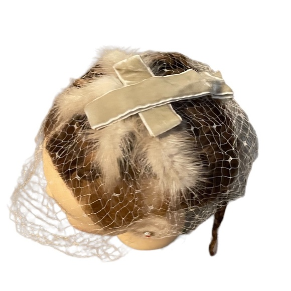 Vintage Women’s Beige Mesh Veil Hat Bow 1950s 1960s - Picture 5 of 9